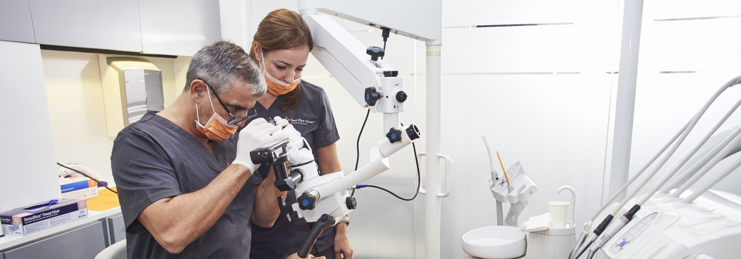 endodoncia en Sants Montjuïc, Barcelona. Dentista en Sants Montjuïc, Barcelona. Clínica dental en Sants Montjuïc, Barcelona